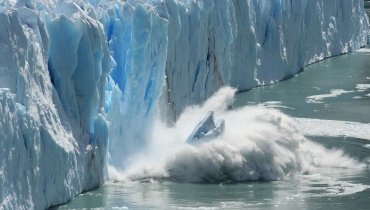 Glacier breaking